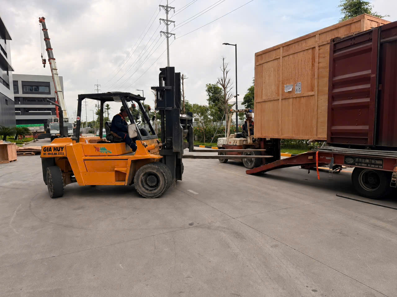 Ảnh rút hàng từ container