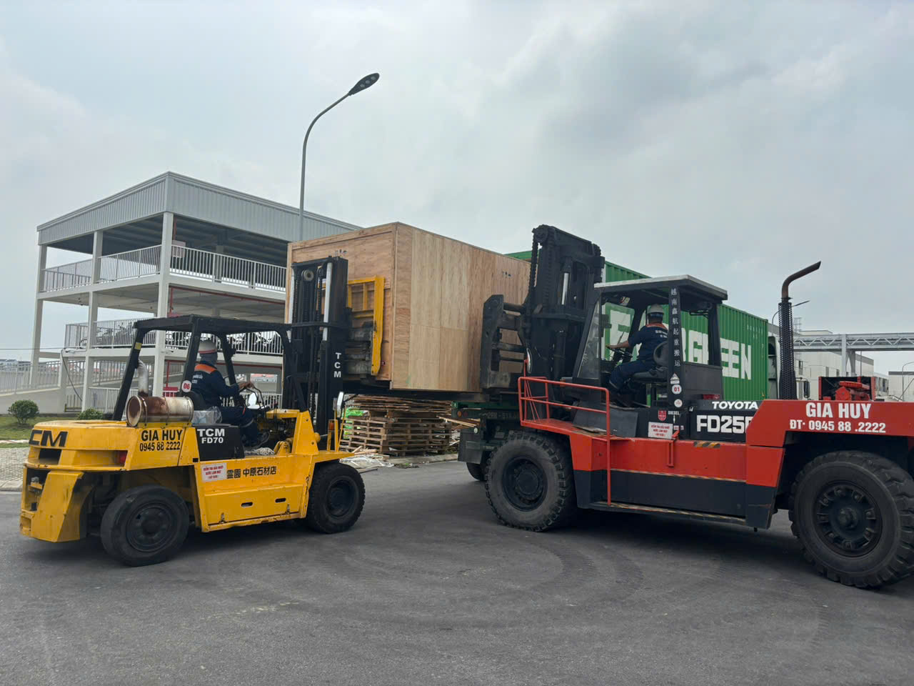 Ảnh rút hàng từ container